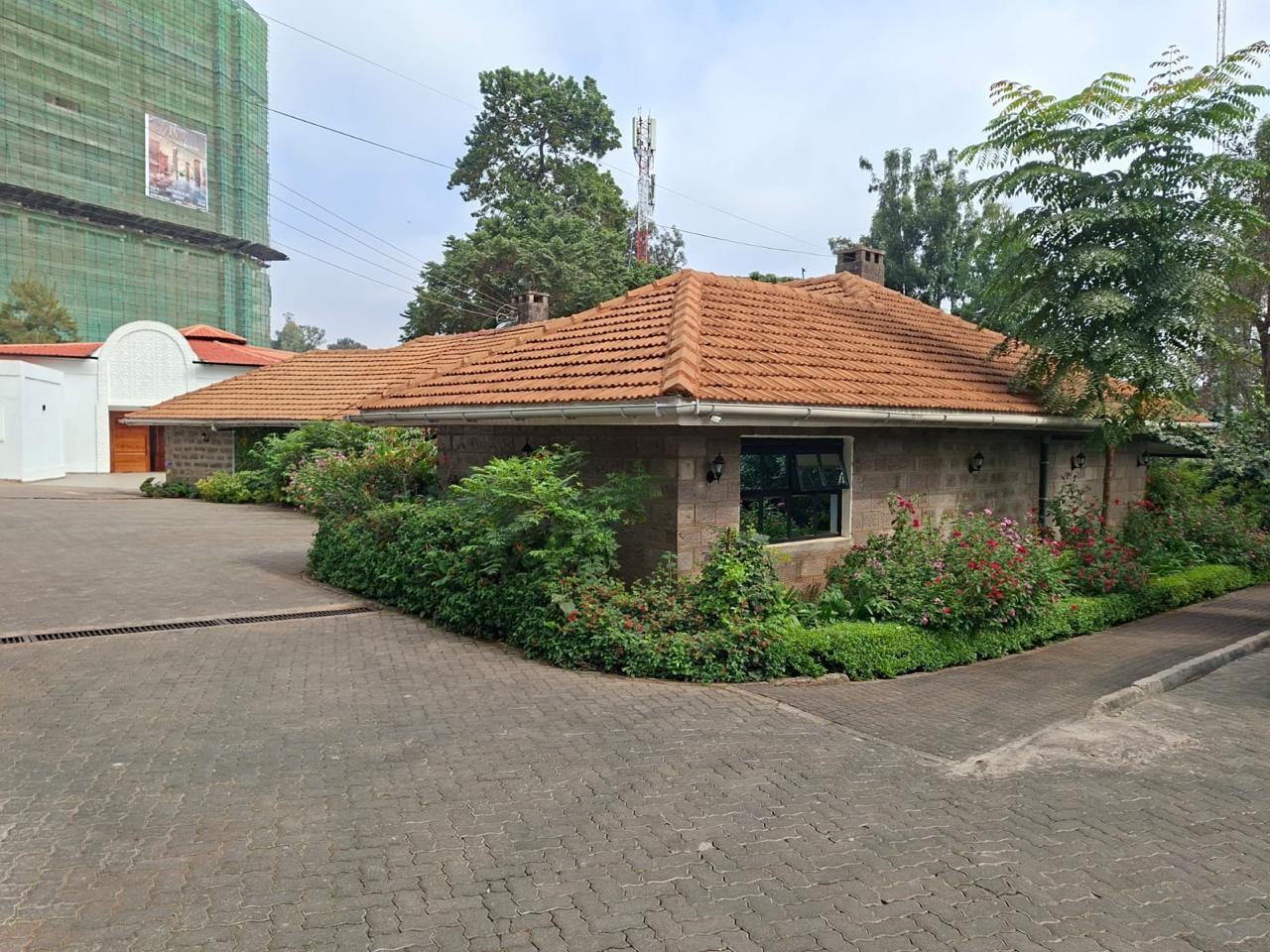 Amara Gardens — Feature lighting and ambience