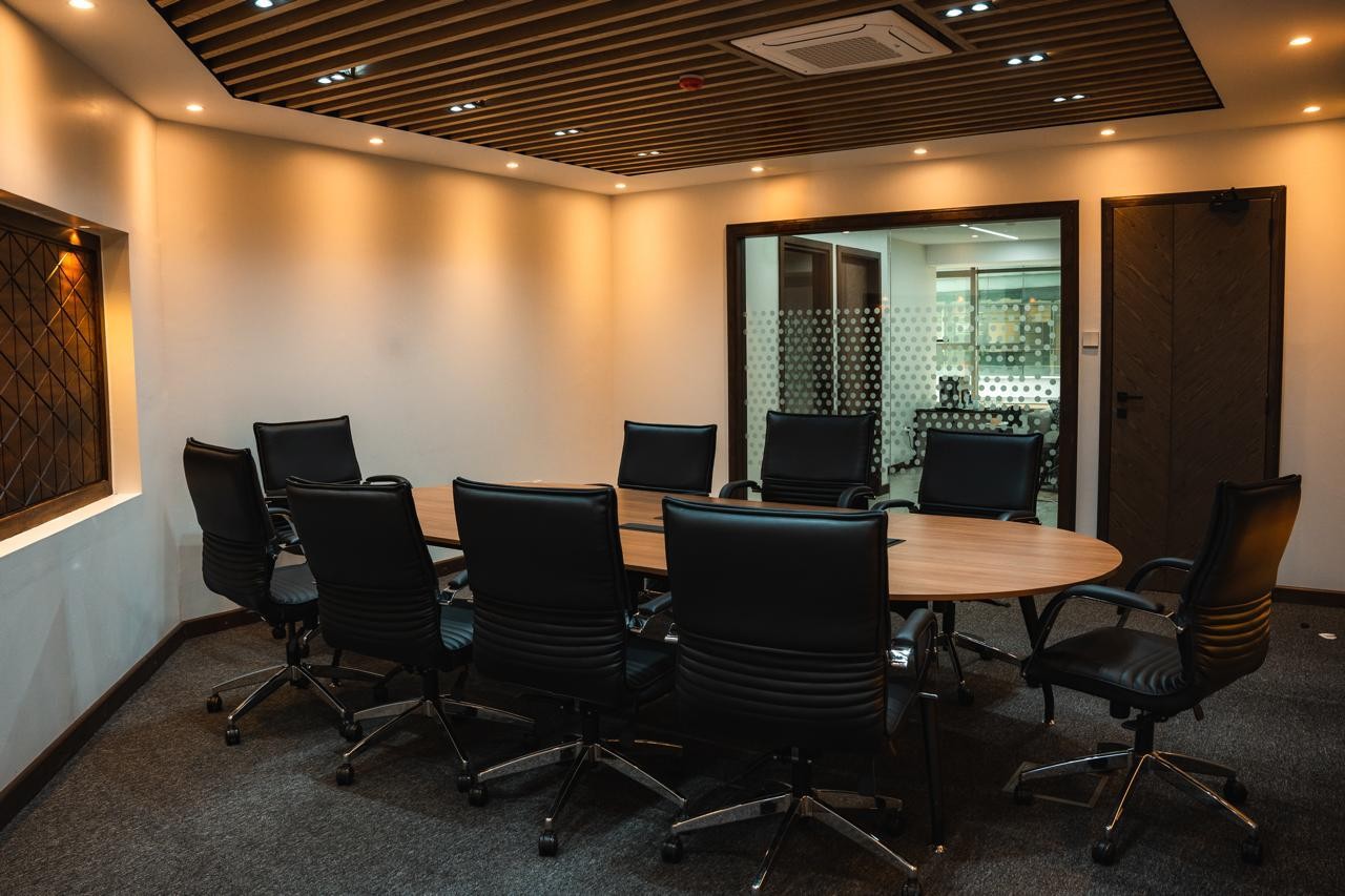Konvergenz — Executive boardroom with timber wall cladding