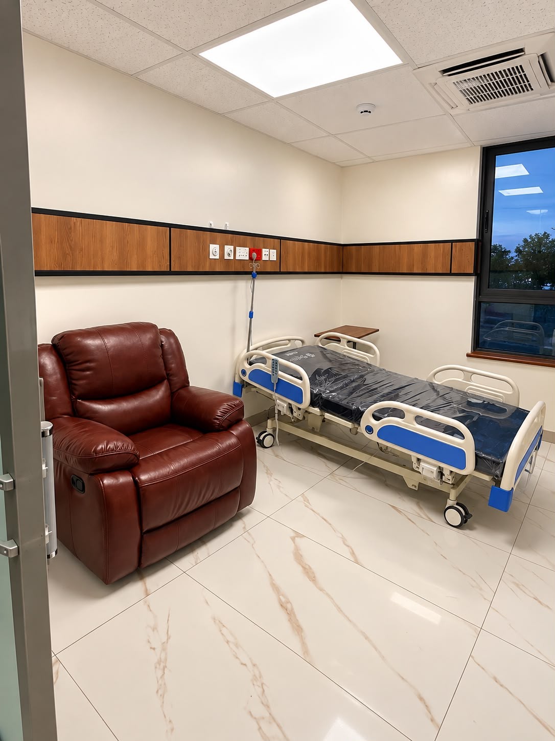 Let's Heal Today — Parkview Mall — Healthcare facility fit-out, image 4